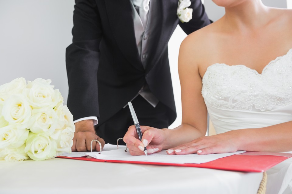 Noivos serão indenizados por hotel que serviu pouca comida em casamento | Bigstock