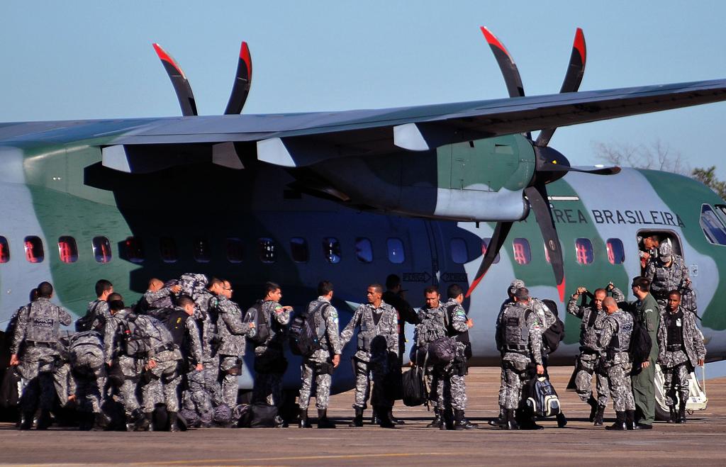 Homens da Força Nacional sendo deslocados em 2013 | PAULO RIBAS/CORREIO DO ESTADO/ESTADÃO CONTEÚDO/Arquivo
