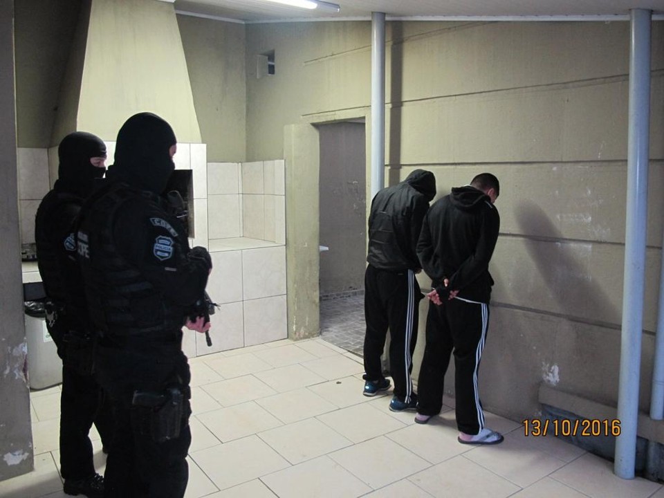 Integrantes da Império são detidos por tentativa de homicídio e depredação Momento da prisão de dois suspeitos durante ação da Demafe na manhã desta quinta-feira (13) | Reprodução Twitter Demafe