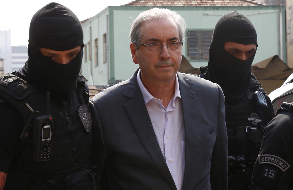 Cunha chega à Curitiba após ser preso por ordem do juiz Sergio Moro, em Brasília | Aniele Nascimento/ Gazeta do Povo