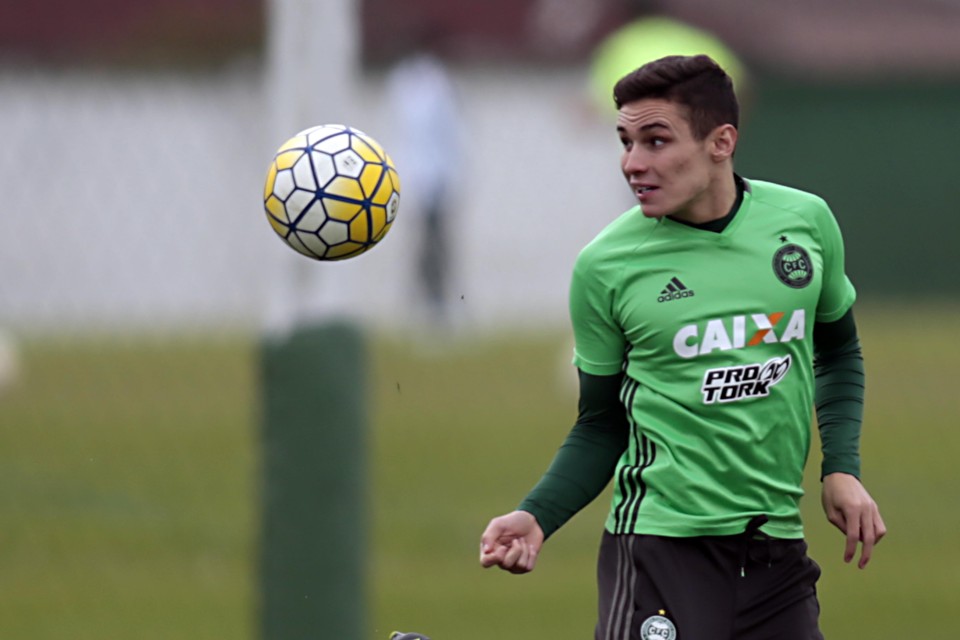 O meia Raphael Veiga é um dos destaques da campanha de recuperação do Coxa. | Albari Rosa/Gazeta do Povo