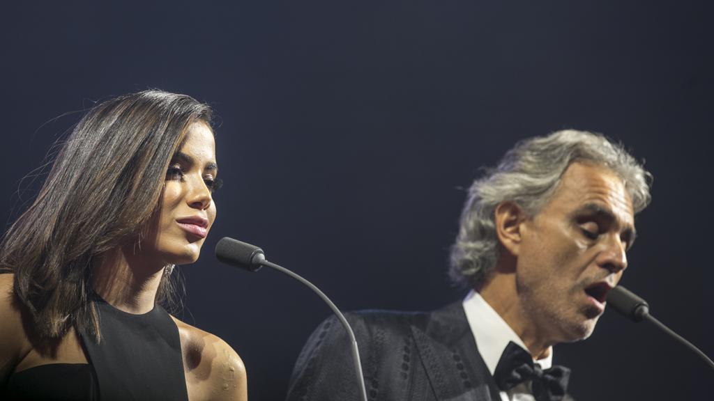 Anitta e Bocelli: apesar de critica a princípio, parceria deu certo e foi aplaudida em Curitiba | Marcelo Andrade/Gazeta do Povo