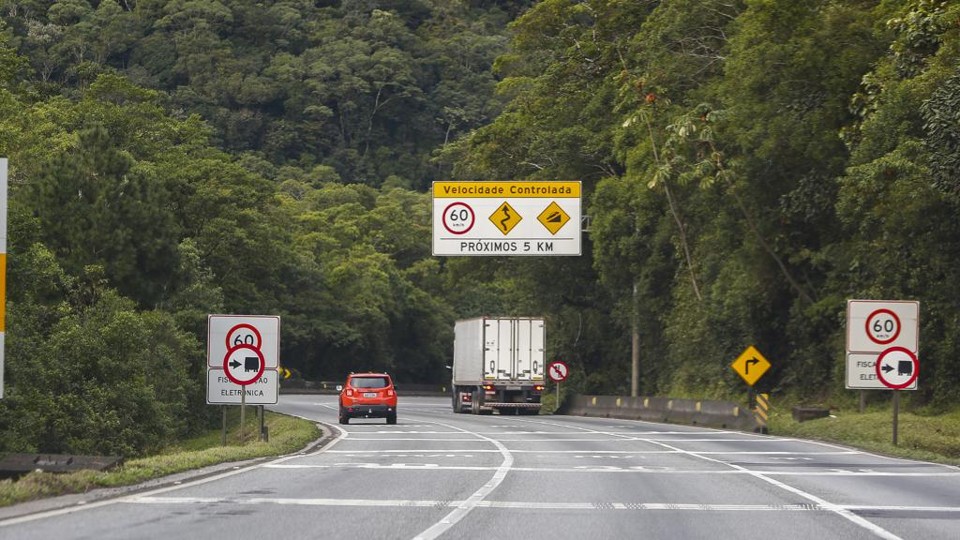 BR-376, ligação entre Curitiba e as praias de Santa Catarina, terá movimento dentro do normal | Daniel Castellano/Gazeta do Povo