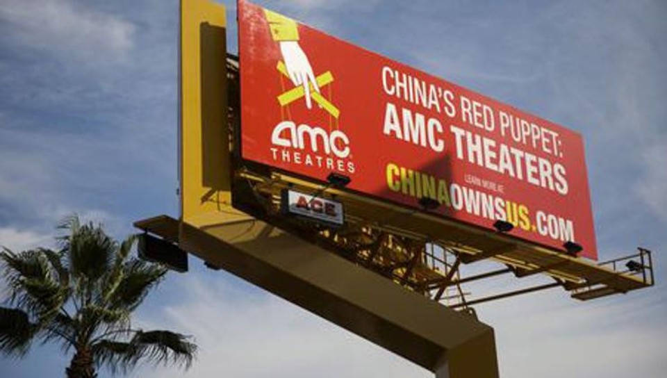 Outdoor acusa a rede de cinemas AMC, recém comprada pela empresa chinesa Wanda, de ser uma marionete nas mãos dos orientais | Patrick T. Fallon/Bloomberg