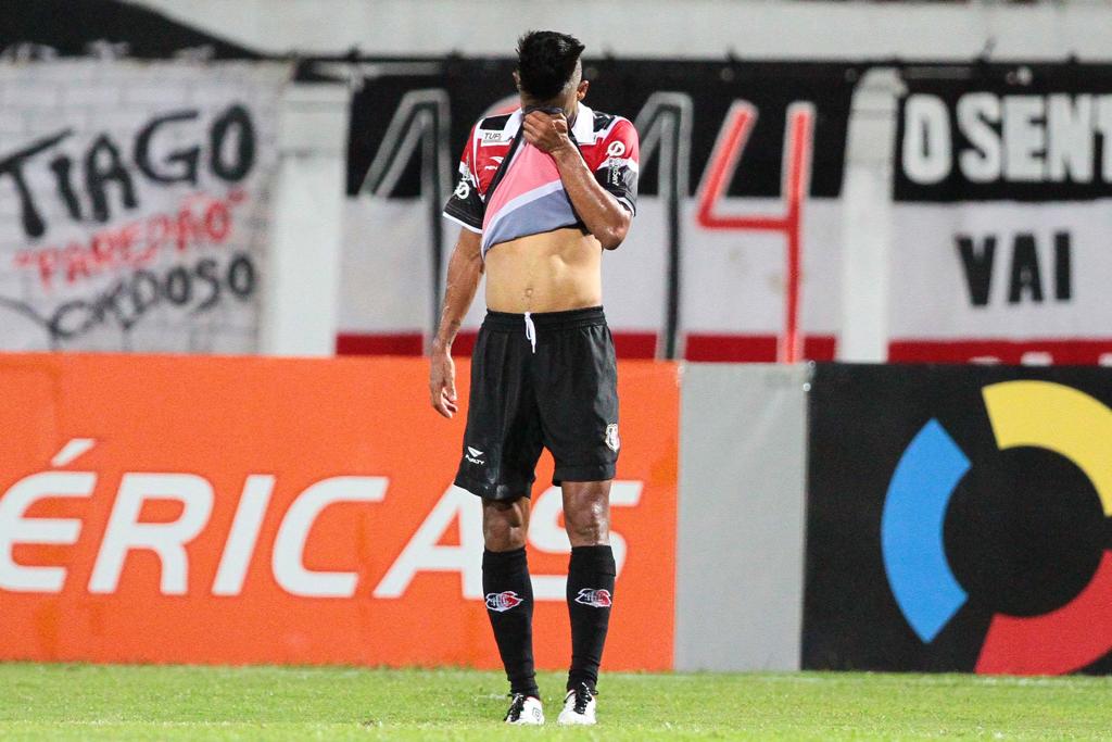 Léo Moura, lateral veterano do Santa Cruz. | Marlon Costa/Estadão Conteúdo