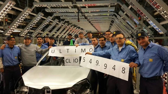 Funcionários da fábrica da Renault em Córdoba (Argentina) anunciam o fim da produção me mensagem no Whatsapp. | Reprodução/Whatsapp