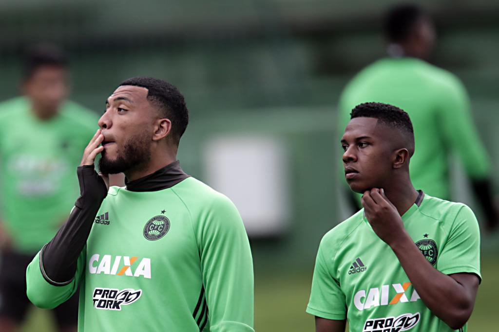 Kazim e Iago devem ser titulares do ataque do Coxa contra o Botafogo. | Albari Rosa/Gazeta do Povo