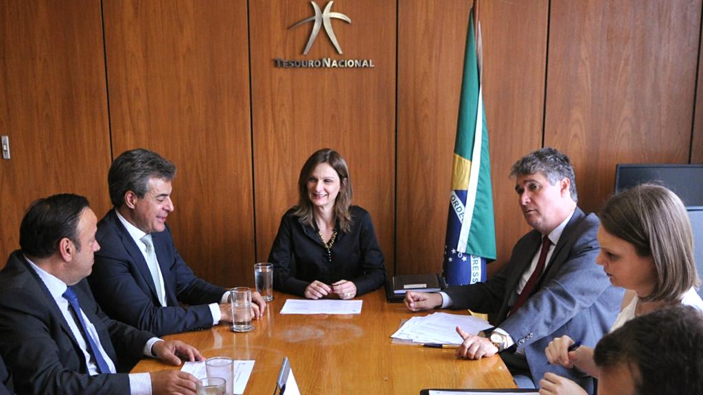 Governador Beto Richa se reuniu com a secretária do Tesouro Nacional, Ana Paula Vitali, em Brasília, na última terça-feira (18). | Renato Alves/ObritoNews