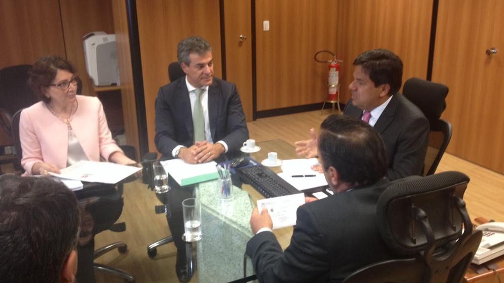 Ana Seres, secretária de Educação do PR, e o governador Beto Richa (PSDB) reunidos com o ministro da Educação, Mendonça Filho (DEM) | Catarina Scortecci/Gazeta do Povo