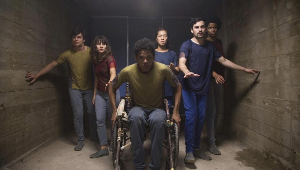 Parte do elenco da série, de temática distópica | Divulgação/