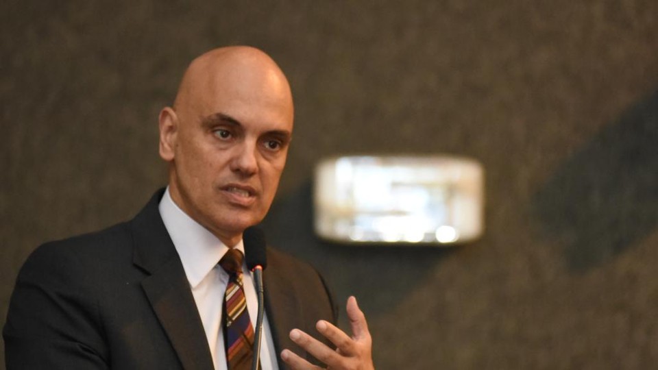 Ministro da Justiça troca Polícia Federal por PMs para fazer sua segurança pessoal Ministro da Justiça, Alexandre de Moraes, coleciona polêmicas desde que assumiu a pasta. | Humberto Pradera/MJC