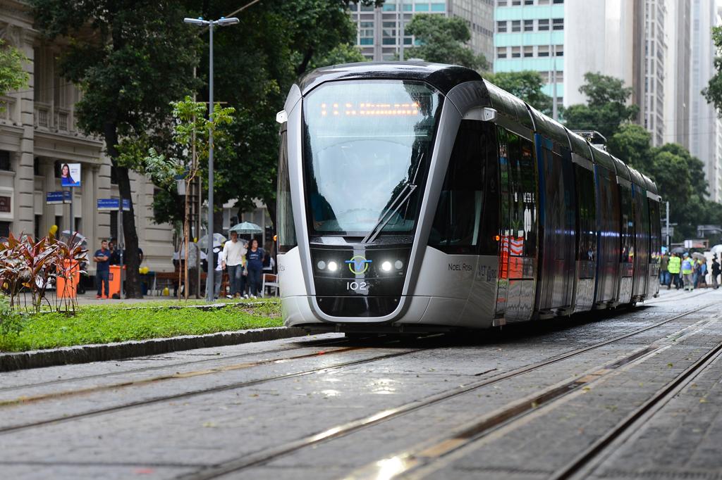 Um modelo  de Veículo Leve sobre Trilhos (VLT) foi inaugurado recentemente no Rio de Janeiro. | Fernando Frazão/Agência Brasil