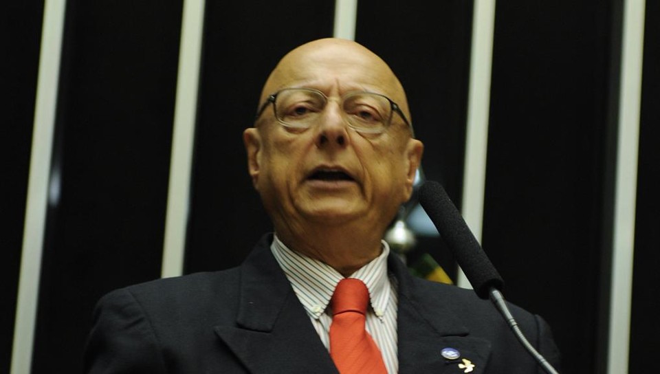 Espiridião Amin é o autor da emenda que cria prazo máximo para terminar investigações. | Elton Bomfim