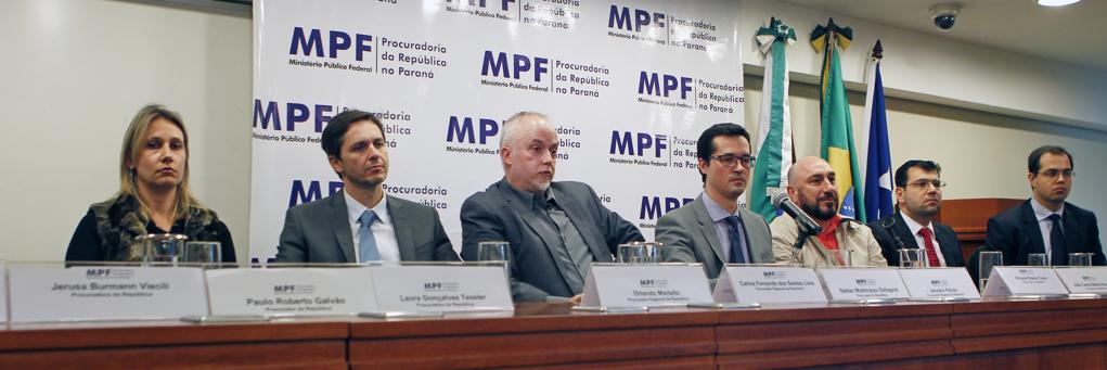 Membros da força-tarefa da Lava Jato dão entrevista coletiva nesta quarta-feira (30) | Antônio More/Gazeta do Povo