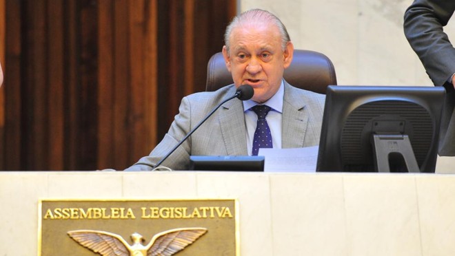 Ademar Traiano, presidente da Assembleia, retomou a sessão após a derrubada da liminar | Pedro de Oliveira/Alep