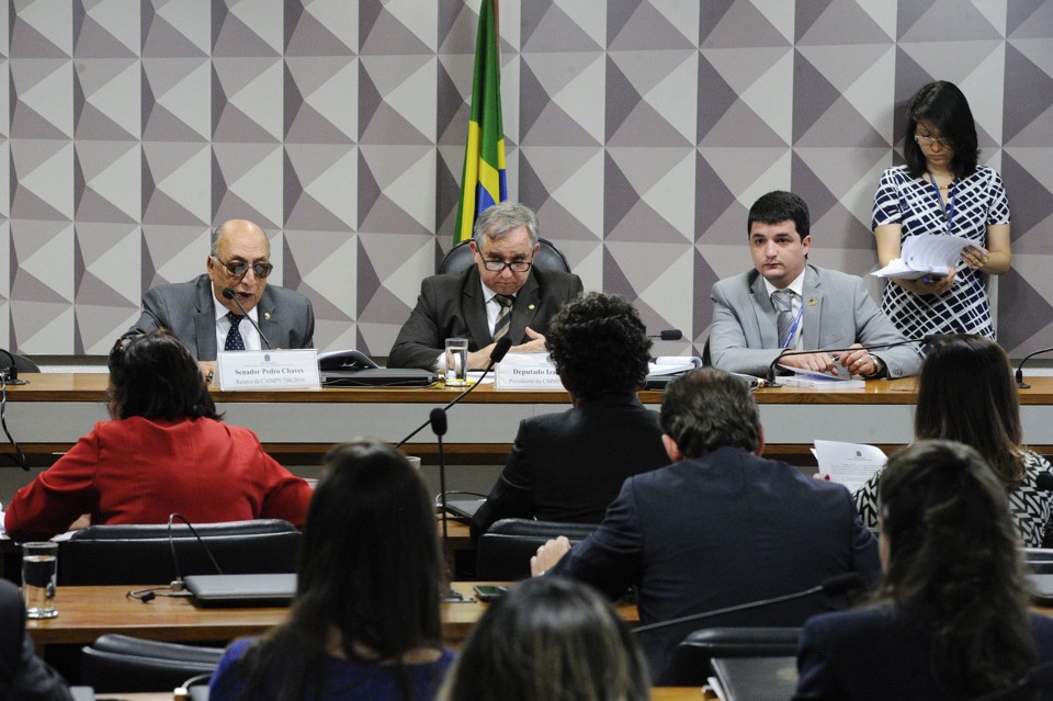 A sessão da comissão mista que avalia a reforma do ensino médio foi interrompida e será retomada nesta quarta-feira | Marcos Oliveira/Agência Senado