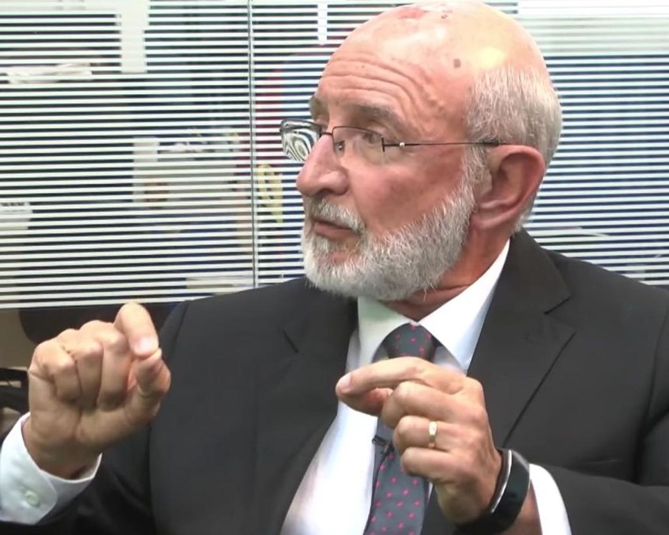 Em entrevista, Armando Arruda afirma que as cooperativas possuem as mesmas garantias e têm de cumprir as mesmas exigências que os bancos tradicionais. | Reprodução/Gazeta do Povo