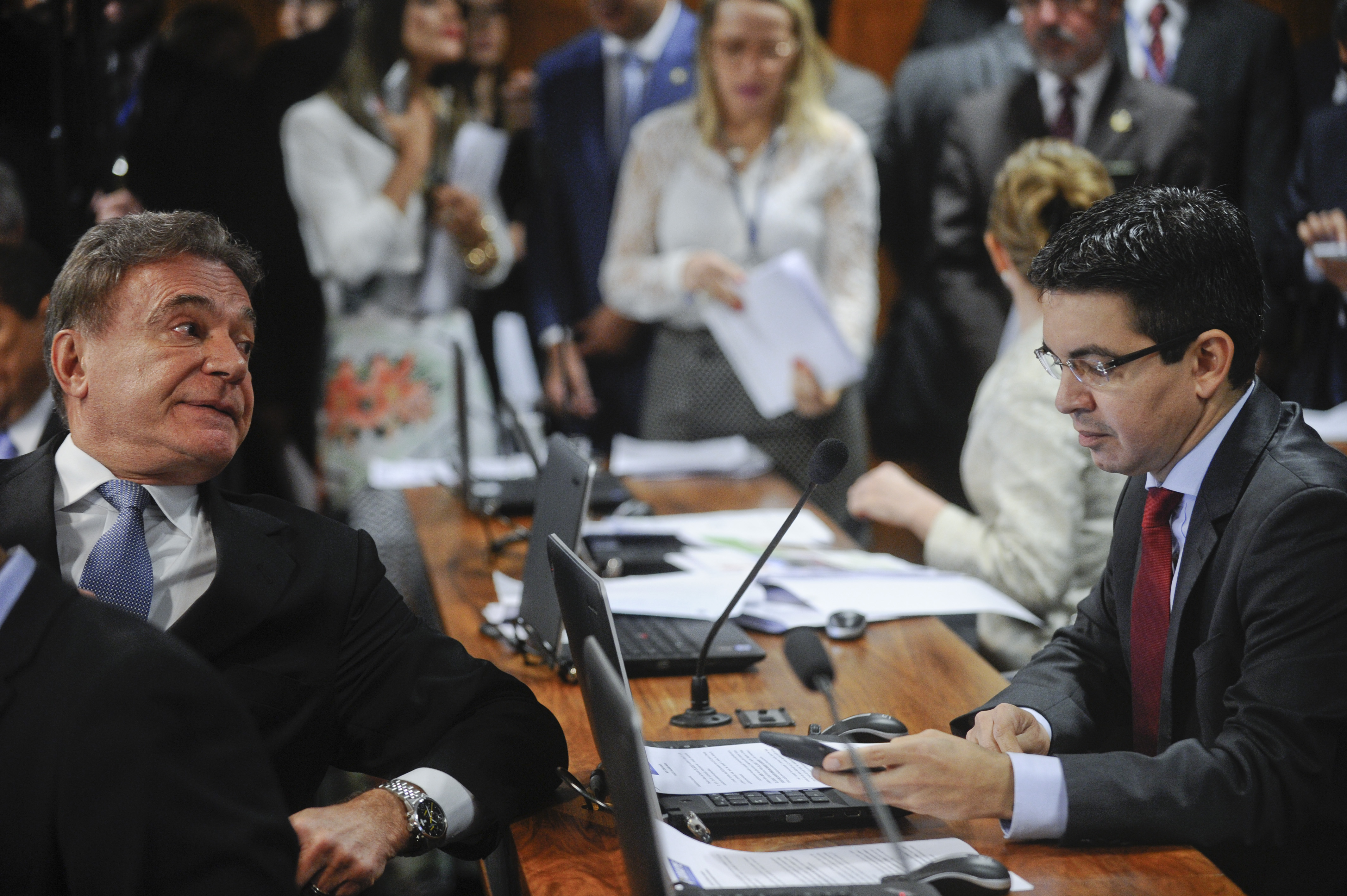 Alvaro (autor da PEC) e Randolfe (relator): pedido para que a proposta seja votada na semana que vem. | Marcos Oliveira/Agência Senado