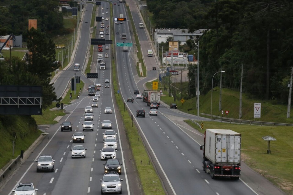 Movimento intenso na BR-376, mas dentro do esperado | Pedro Serápio/Gazeta do Povo