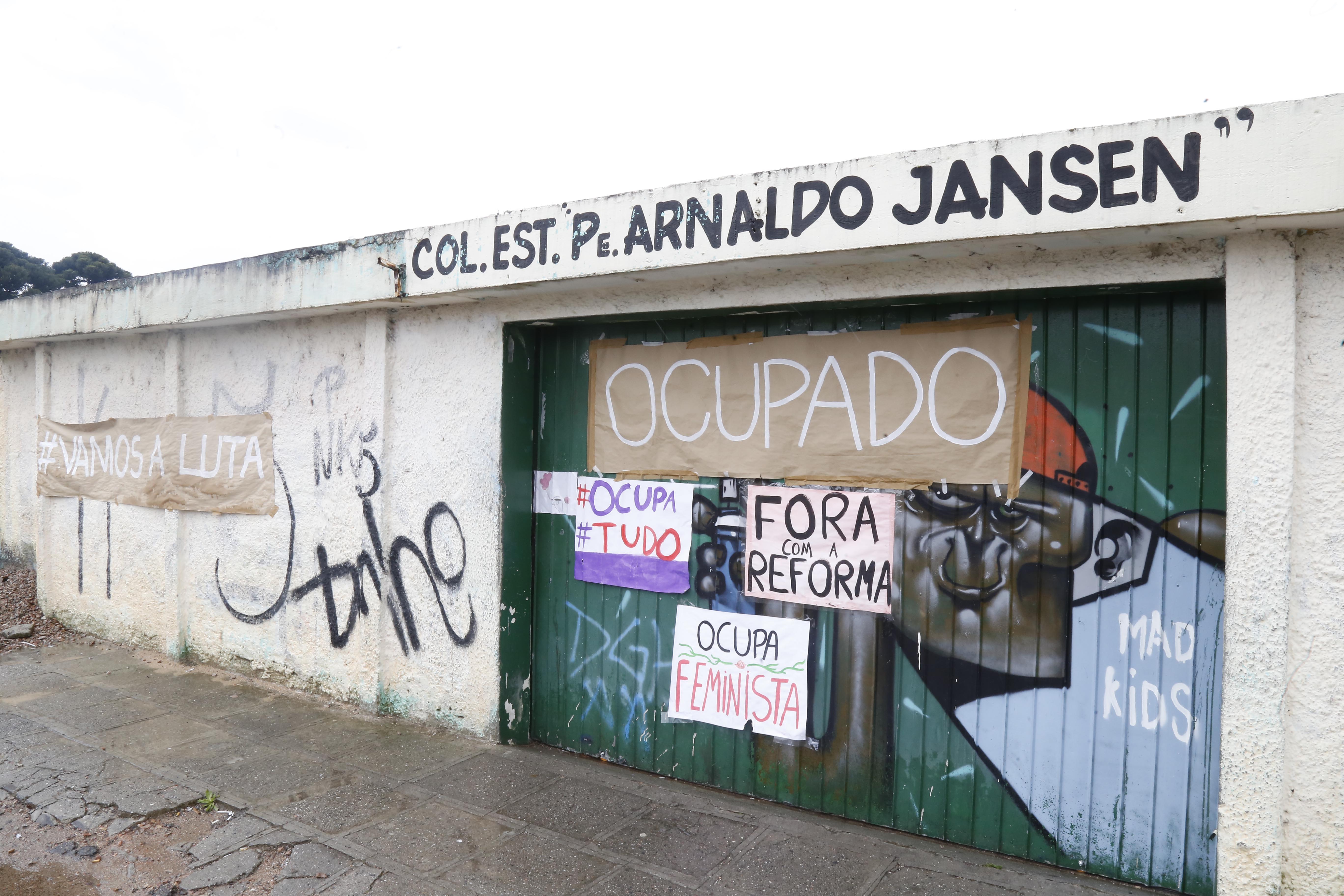 Primeira escola ocupada no estado, Colégio Arnaldo Jansen está na lista dos espaços que devem ser desocupados em São José dos Pinhais. | Pedro Serapio/Gazeta do Povo