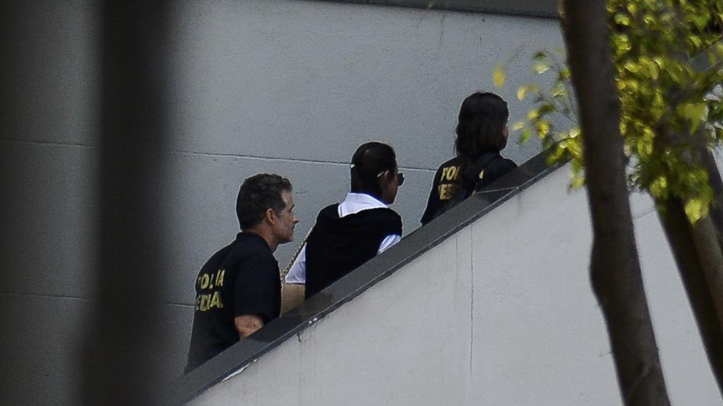 A ex-primeira dama Adriana Ancelmo, alvo de condução coercitiva, chega à sede da Polícia Federal | Tânia Rêgo/Agência Brasil/Arquivo