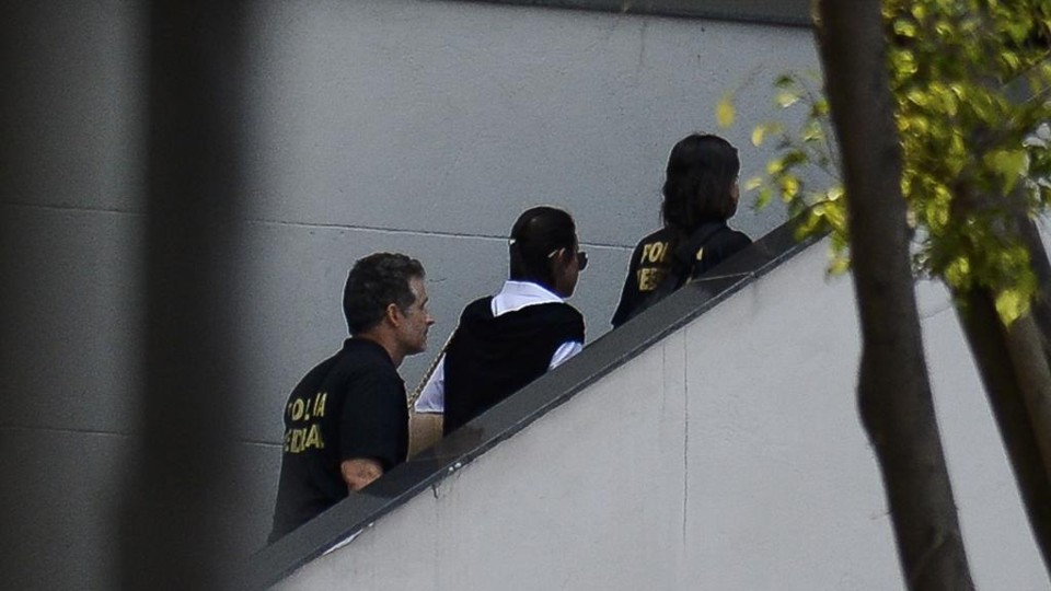 A ex-primeira dama Adriana Ancelmo, alvo de condução coercitiva, chega à sede da Polícia Federal | Tânia Rêgo/Agência Brasil/Arquivo