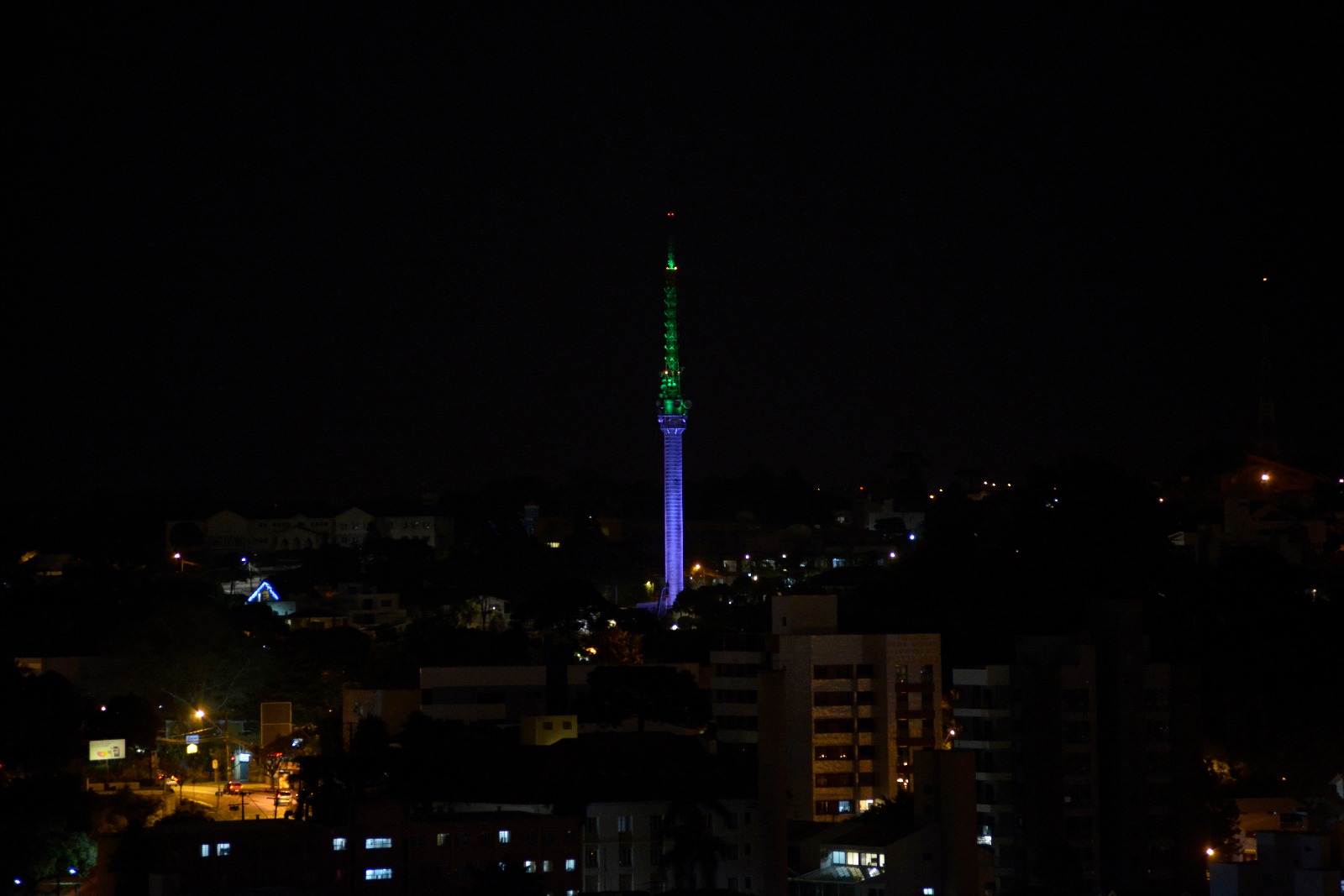 Antena da RPC, nas Mercês, chamou atenção nas Mercês. | Henry Milléo/Gazeta do Povo