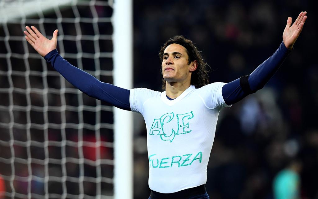 Atacante uruguaio Cavani lembrou da tragédia da Chapecoense ao fazer o gol pelo PSG | FRANCK FIFE/AFP