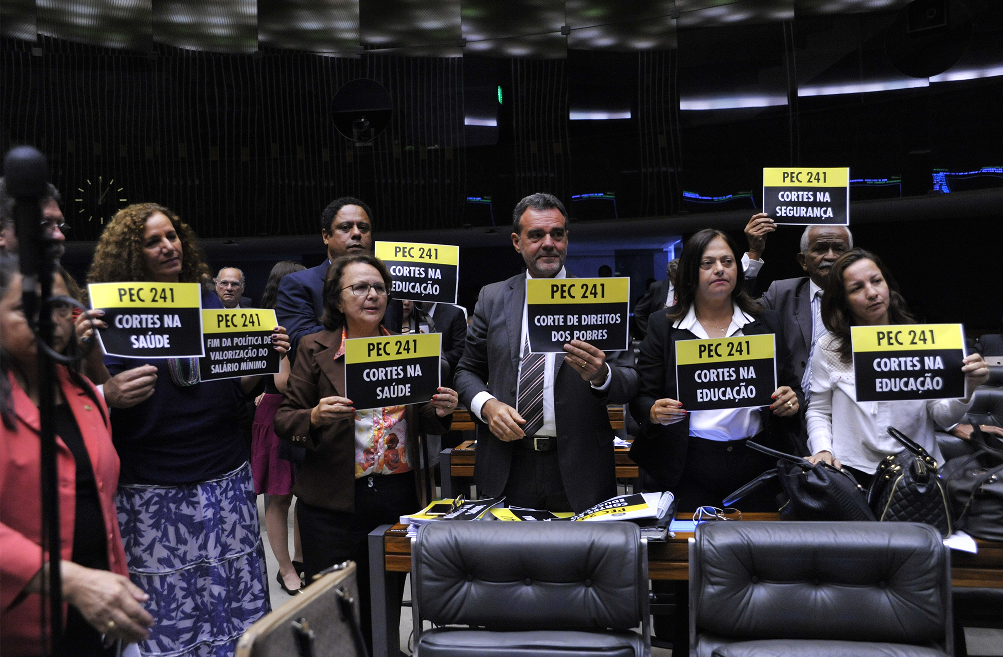 Depois de vencer com folga na Câmara a resistência contra a PEC que estabelece teto para os gastos, governo agora enfrenta batalha no Senado. | Alex Ferreira/Câmara dos Deputados