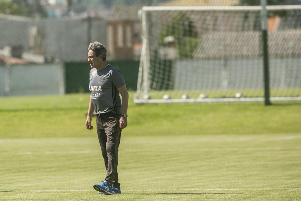 Carpegiani, técnico do Coritiba: busca pela Libertadores e integridade do campeonato. | Marcelo Andrade/Gazeta do Povo