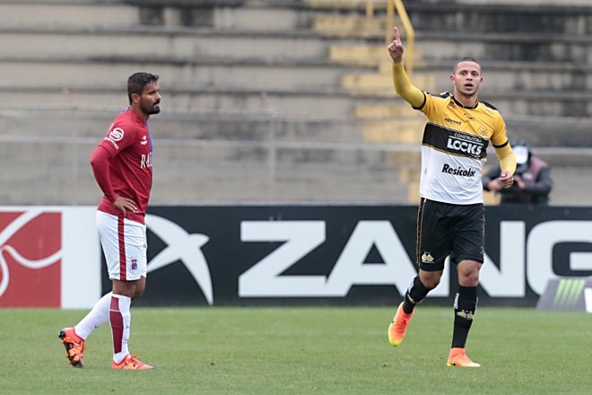 | Albari RosaGazeta do Povo