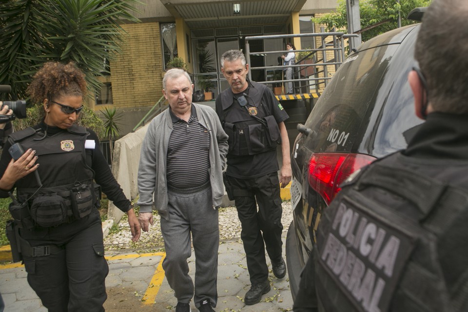 Bumlai (centro) está preso no Complexo Médico Penal de Pinhais. | Marcelo Andrade/Gazeta do Povo
