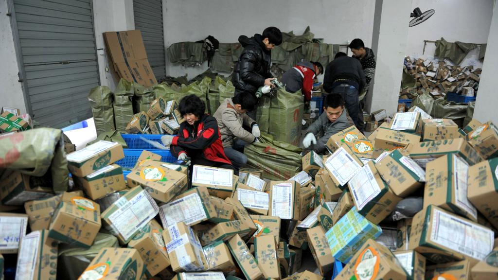 Hoje, cerca de 15% das vendas na China são feitas pela internet | STR/AFP