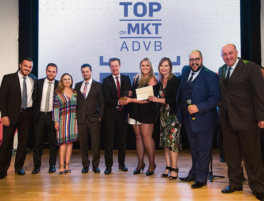 A equipe da Massa FM na noite de premiação do Top de Marketing 2016: rádio continua em busca de outros prêmios. | Guilherme Pupo/Divulgação