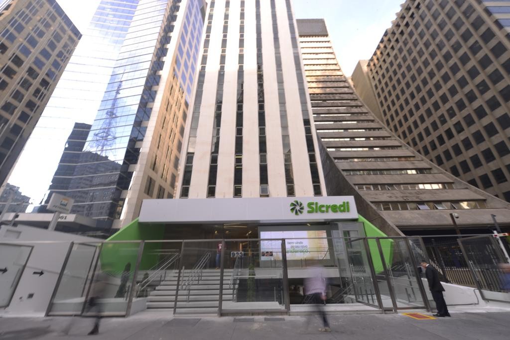 Estratégia do Sicredi foi incentivar com premiações e programação  do depósito no investimento.