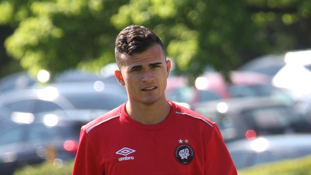Lucas Fernandes ainda não marcou, mas já soma assistências no Brasileiro. | Aniele Nascimento/Gazeta do Povo