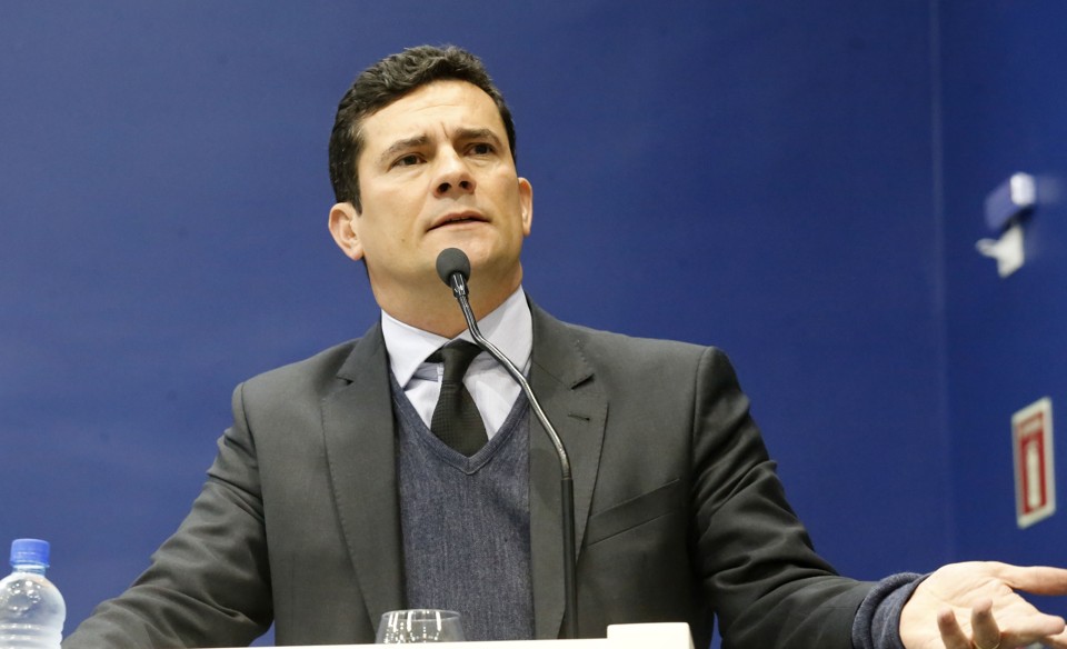 Moro sugere restrição do foro privilegiado e critica lei de abuso de autoridade Sergio Moro sugeriu que o foro privilegiado se aplique a muito menos autoridades, citando apenas os presidentes dos três poderes. | Pedro Serapio/Gazeta do Povo