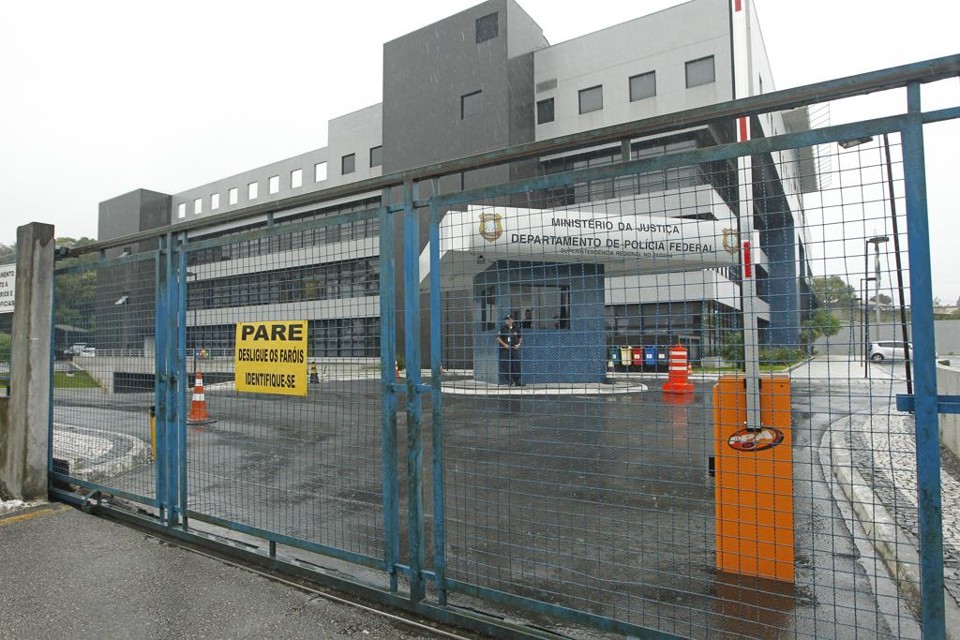 Superintendência da Polícia Federal em Curitiba, onde cinco dos seis “investigados-escritores” ficaram presos | Antônio More / Gazeta do Povo