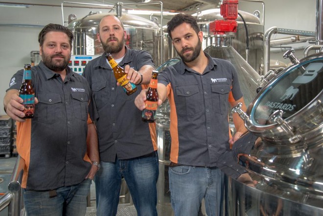 Os sócios da Bastards Francisco Seegmueller, Richard Buchmann e Humberto Gonçalves, que fundaram a cervejaria em 2013. | Divulgação