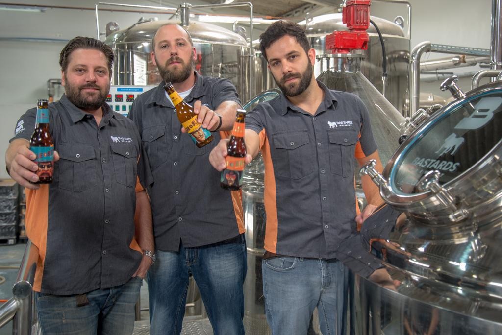 Os sócios da Bastards Francisco Seegmueller, Richard Buchmann e Humberto Gonçalves, que fundaram a cervejaria em 2013.