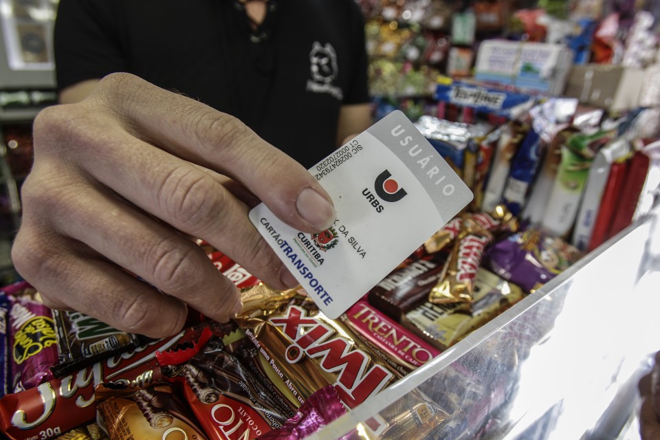 Atualmente, 23 bancas de jornal estão credenciadas para recarregar o cartão-transporte na cidade | Daniel Castellano/Gazeta do Povo