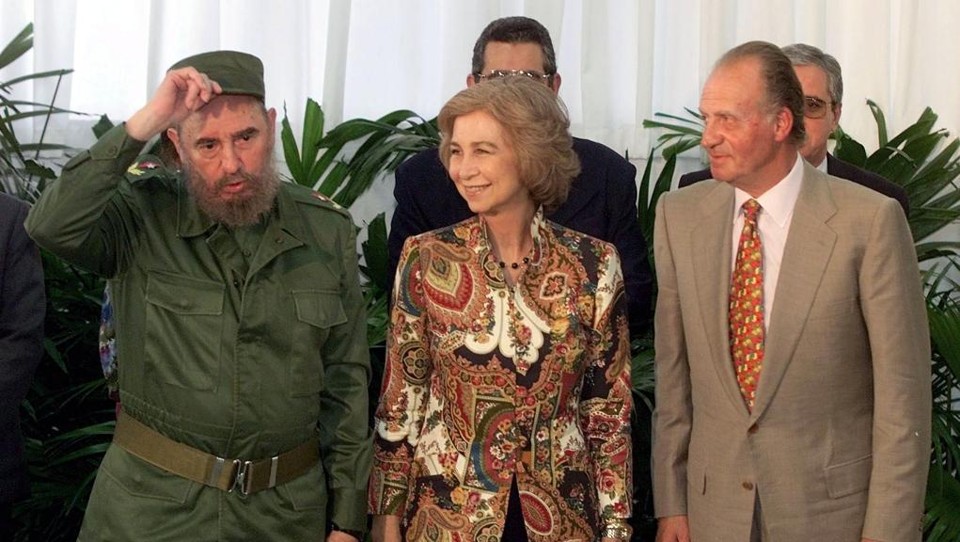 Fidel ao lado da Rainha Sofia e do Rei Juan Carlos, da Espanha | Matias Recart/AFP