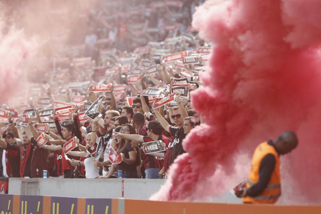 Festa da torcida no inicio do jogo. | Antônio More/Gazeta do Povo
