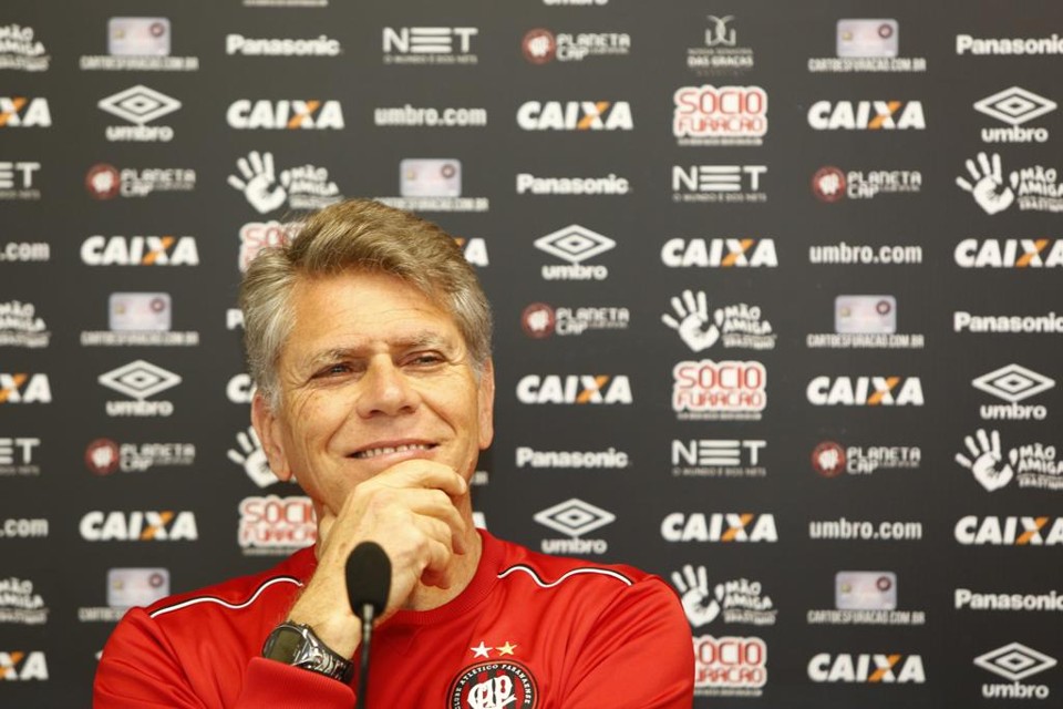 Presidente do Atlético confirmou o técnico Paulo Autuori no comando do time no ano que vem, | Aniele Nascimento/Gazeta do Povo