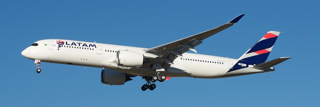 Um Airbus A350, já na pintura da Latam | BriYYZ/Flickr