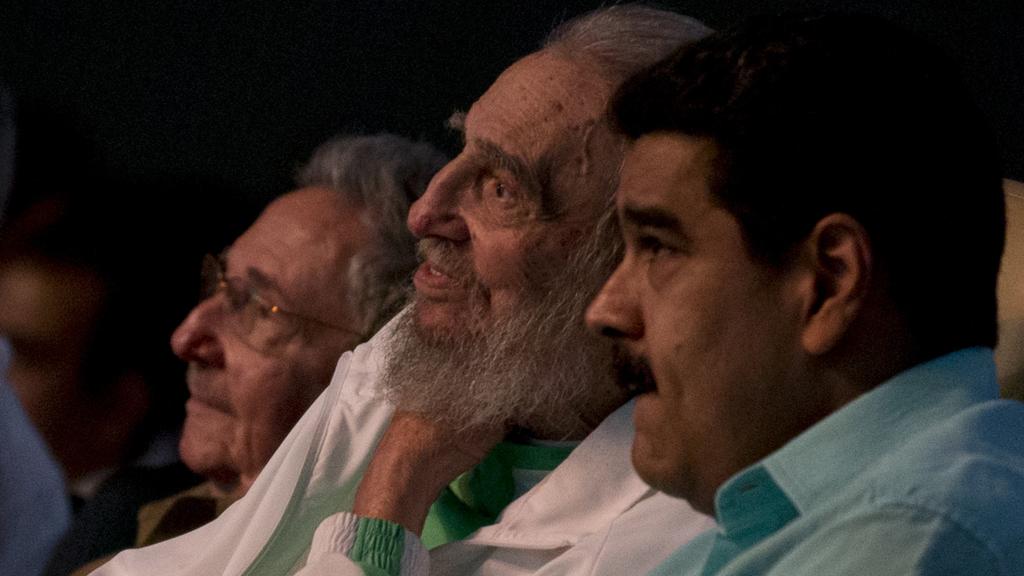 Fidel e Maduro este ano no teatro Karl Marx, em Havana, Cuba, celebrando o 90º aniversário do ditador cubano | Ismael Francisco/AFP