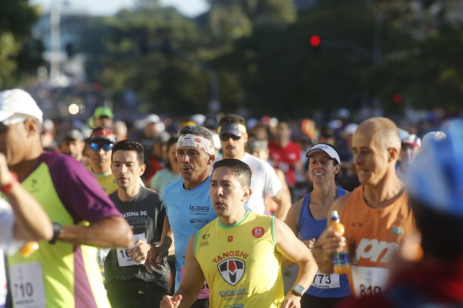 Maratona de Curitiba foi disputada neste domingo (20) e contou com cinco mil participantes. | Felipe Rosa/TRIBUNA DO PARANA