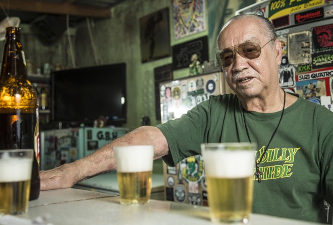 Experiencia: vendedor de camarão, de tapetes e de punk rock. | Hugo Harada/Gazeta do Povo