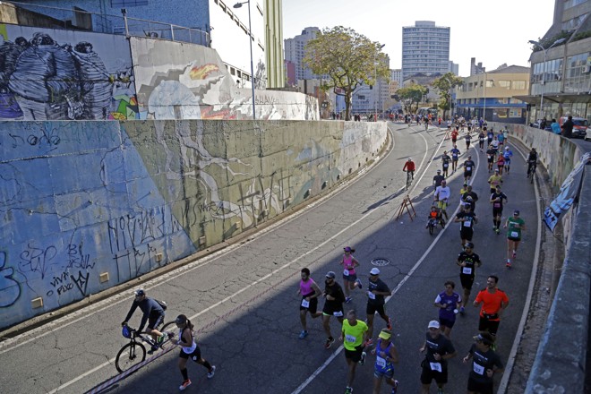 Maratona de Curitiba foi disputada neste domingo (20) e contou com cinco mil participantes. | Felipe Rosa/TRIBUNA DO PARANA