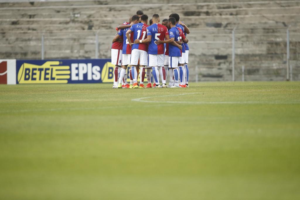 Elenco paranista antes do último jogo da Série B. Expectativa de dias melhores em 2017. | Hugo Harada/Gazeta do Povo